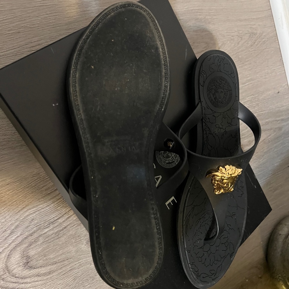 Versace pool slides black